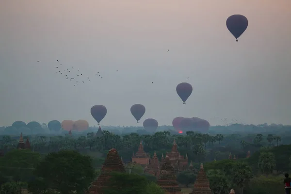 Globos Volando Sobre Las Antiguas Pagodas Bagan — Foto de Stock