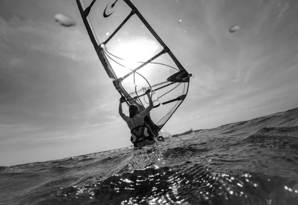 Black White Photo Windsurfer Girl Board Sail Makes Water Start — Stock Photo, Image