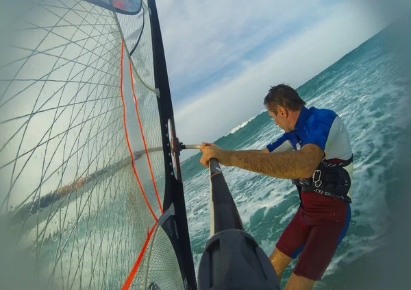 Windsurfing Akcji Tropikalnej Turkusowej Wodzie — Zdjęcie stockowe