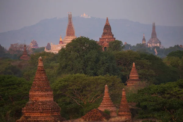 Bagan Daki Antik Pagoda Larla Vadide Gün Doğumu — Stok fotoğraf