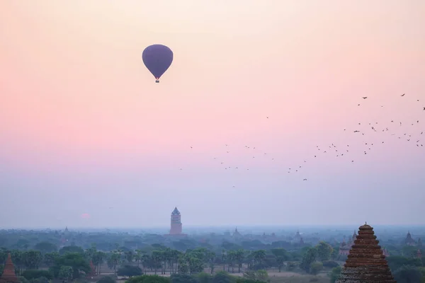 Globos Volando Sobre Las Antiguas Pagodas Bagan — Foto de Stock