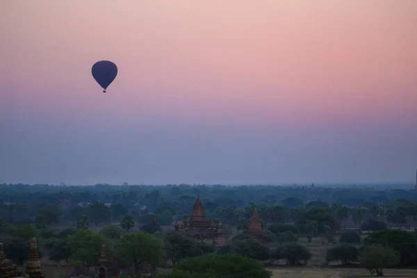 Balões Voando Sobre Pagodes Antigos Bagan — Fotografia de Stock
