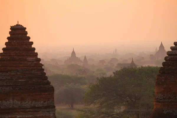 Bagan Daki Antik Pagoda Larla Vadide Gün Doğumu — Stok fotoğraf