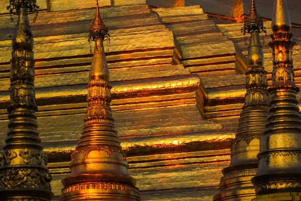 Elementos Dourados Das Estupas Pagode Shwedagon Mianmar — Fotografia de Stock