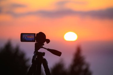 Bir video kamera ekranından gün batımı