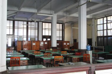 Yangon 'un merkezindeki Eski Telgraf Ofisi' nin içinde, Unesco 'nun koruması altındaki sömürge İngiltere binası.