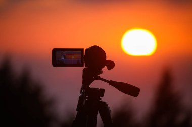 Bir video kamera ekranından gün batımı