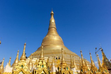 Meşhur Shwedagon Pagoda, Yangon, Myanmar 'ın ana yaldızlı stupası.