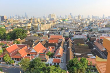Öğleden sonra Bangkok Panoraması, gökdelenler ve fakir binaların birleşimi