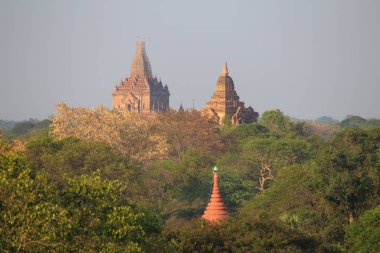  Antik pagodadan bagan içinde