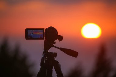 Bir video kamera ekranından gün batımı