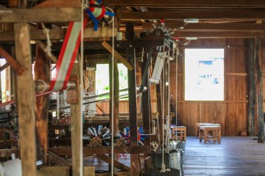 Lotus dokusunun üretimi Inle Gölü 'nde başlar.