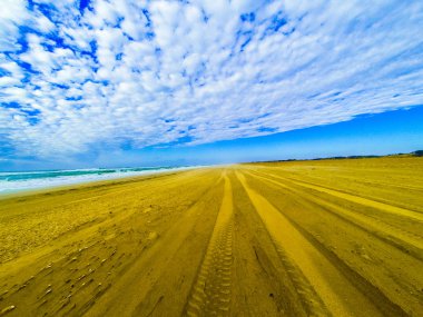 Otomatik kumdaki izler.