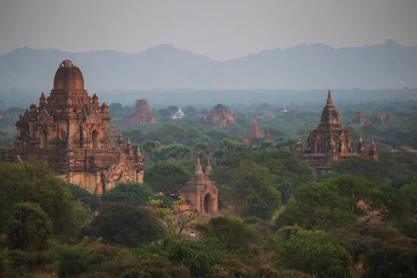 Bagan Daki Antik Pagoda Larla Vadide Gün Doğumu — Stok fotoğraf