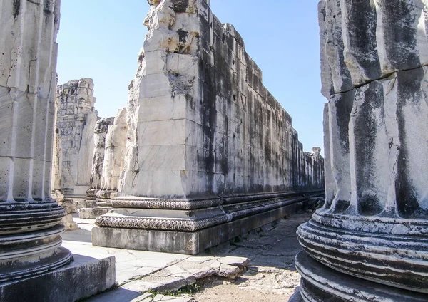 Kolonner Och Ruiner Ett Antikt Romerskt Tempel Berget Turkiet — Stockfoto