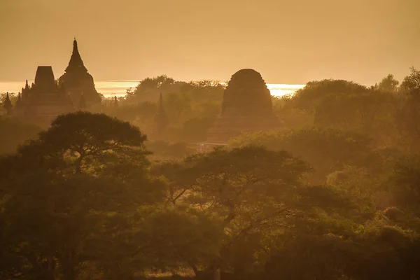 Bagan Daki Antik Pagoda Larla Vadide Gün Doğumu — Stok fotoğraf