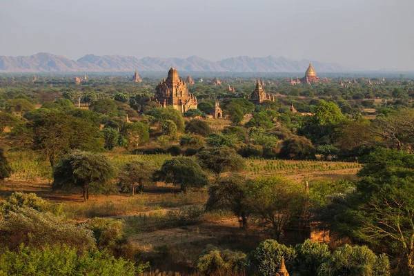 Bagan Daki Antik Pagoda Larla Vadide Gün Doğumu — Stok fotoğraf