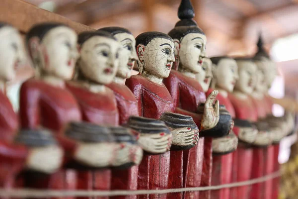 Figurinas Monges Coletando Doações Antigo Mercado Lembranças Mianmar — Fotografia de Stock