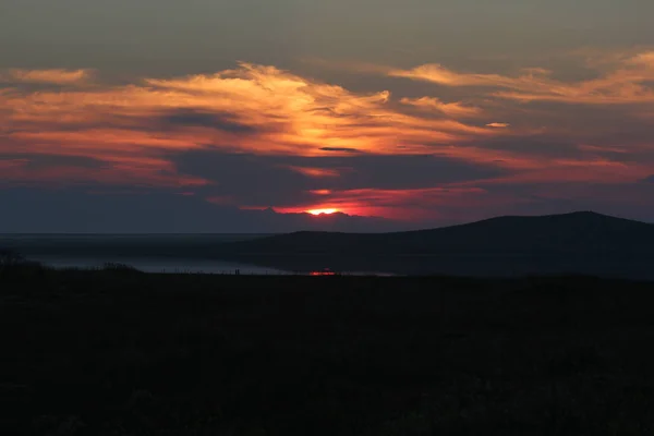 Pôr Sol Incrível Lago Opuk Mar Negro Crimeia — Fotografia de Stock