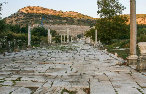 Κίονες Και Ερείπια Αρχαίου Ρωμαϊκού Ναού Στο Βουνό Της Τουρκίας — Φωτογραφία Αρχείου