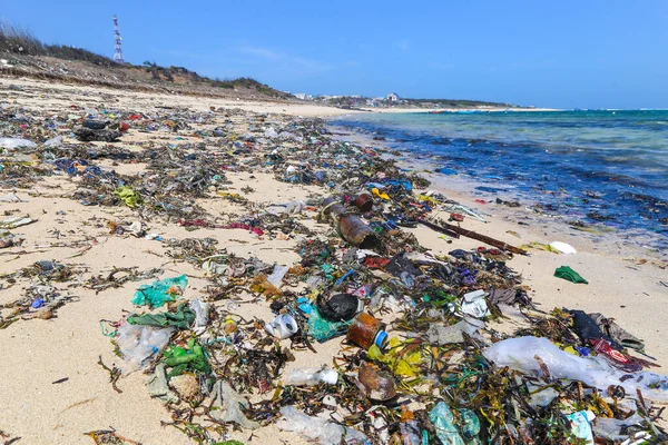 Une Vue Long Une Plage Sable Pleine Déchets Plastiques Problème — Photo