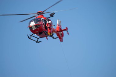 Bükreş / Romanya - Havacılık Gösterisi - 24 Eylül 2019: Şirin Helikopter Pilotu başparmak sallıyor
