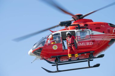 Bükreş / Romanya - Havacılık Gösterisi - 24 Eylül 2019: Şirin Helikopter Pilotu başparmak sallıyor