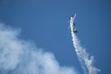 Bükreş / Romanya - Aeronautic Show - 21 Eylül 2019: Sukhoi Su-31 Uçak numaraları Jurgis Kairys tarafından sahnelendi