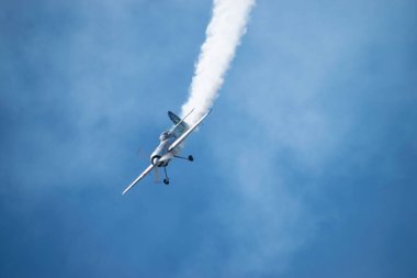 Bükreş / Romanya - Aeronautic Show - 21 Eylül 2019: Sukhoi Su-31 Uçak numaraları Jurgis Kairys tarafından sahnelendi