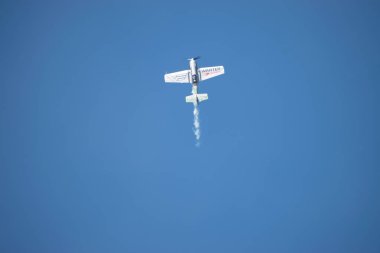 Bükreş / Romanya - Aeronautic Show - 21 Eylül 2019: Sukhoi Su-31 Uçak numaraları Jurgis Kairys tarafından sahnelendi