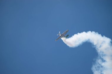 Bükreş / Romanya - Aeronautic Show - 21 Eylül 2019: Sukhoi Su-31 Uçak numaraları Jurgis Kairys tarafından sahnelendi