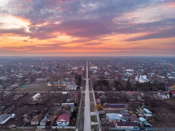 罗马尼亚Ialomita市Mihail Kogalniceanu街道上方的空中日落景观 — 图库照片