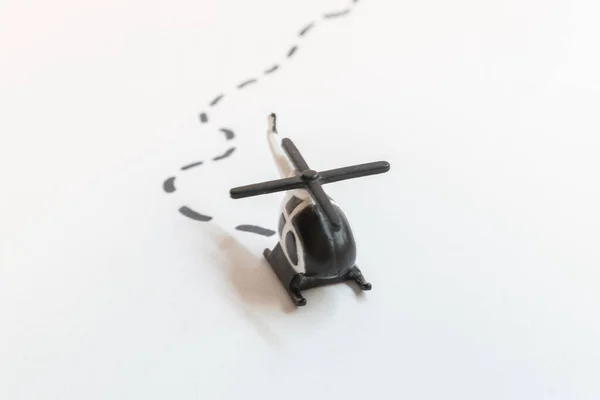 Pequenos Brinquedos Coloridos Helicóptero Isolados Fundo Branco Viagem Aérea Por — Fotografia de Stock
