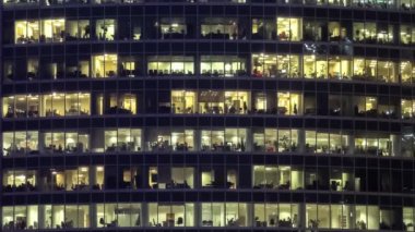  Ofis hayatının küçük bir parçasının zaman turları, büyük bir şehrin iş merkezinde bir gökdelende çekildi. Milyonlarca megacity sakininin çalışma günlerini gösteriyor..