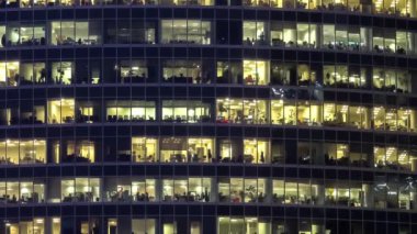 Ofis hayatının küçük bir parçasının zaman turları, büyük bir şehrin iş merkezinde bir gökdelende çekildi. Milyonlarca megacity sakininin çalışma günlerini gösteriyor..