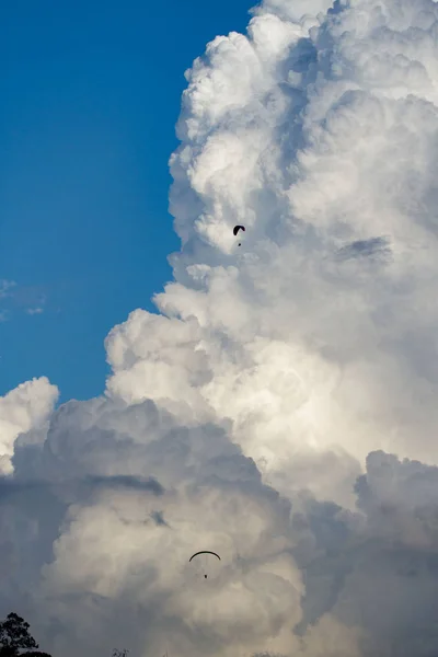 Biały cumulus nimbus chmura — Zdjęcie stockowe