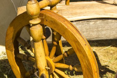 İplik için tahta makine çarkı.