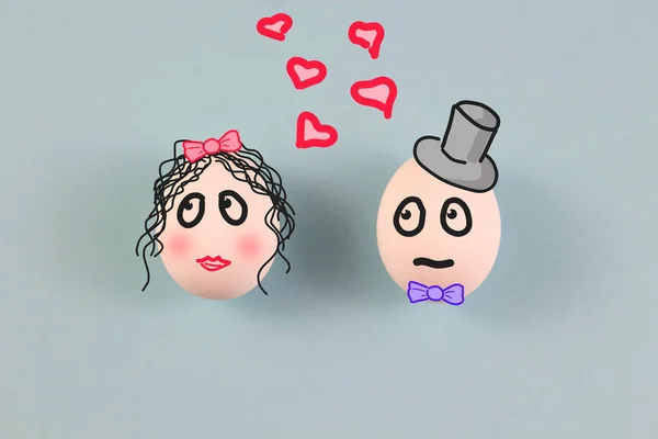 Image of a woman and man in the shape of an egg on a blue background. The expression of emotions of love, embarrassment, admiration — Stock Photo, Image