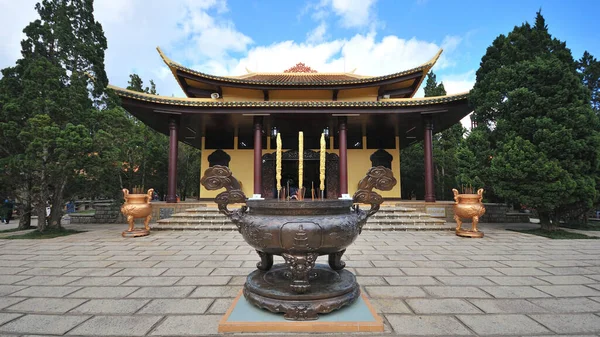 Großes Tempeldenkmal Bei Dalat Vietnam — Stockfoto