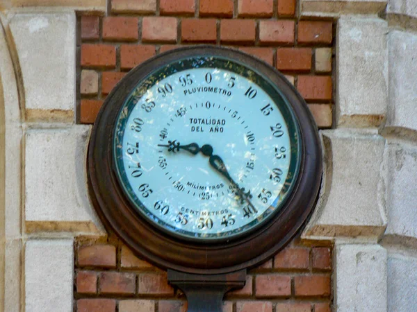 Old Rain Gauge Needle Gauge Brown Wooden Frame — Stock Photo, Image