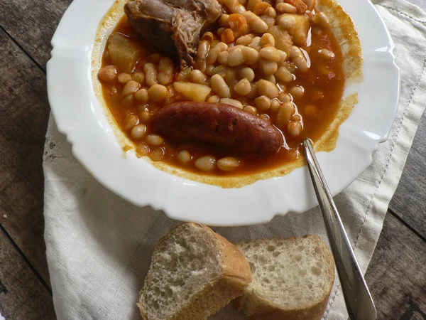 Spanische Asturische Fabada Einem Weißen Teller Löffel Auf Holztisch — Stockfoto