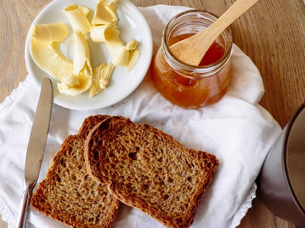 Petit Déjeuner Avec Pain Grillé Intégré Beurre Confiture Abricot Sur — Photo