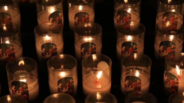 프랑스 루앙에 노트르담 대성당에 촛불들 — 비디오