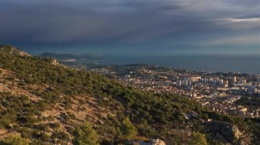 Toulon, Var, Paca, Provence, Fransa. Mont Faron 'dan kasaba ve liman..