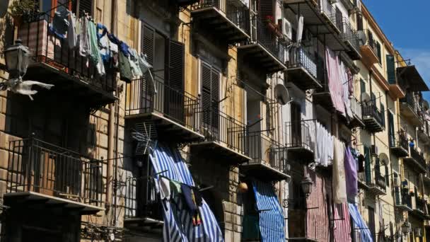 Palermo Sicilia Italia Fachadas Antiguas Tradicionales Con Secado Ropa Las — Vídeos de Stock