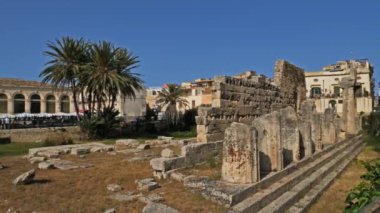 Syracuse, Ortygia, Sicilya, İtalya. Apollo Tapınağı Ortygia 'daki en önemli antik Yunan anıtlarından biridir. M.Ö. 6. yüzyılın başlangıcına dayanıyor.