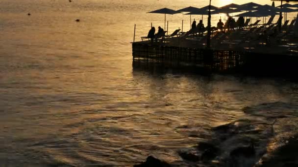 Siracusa Ortigia Sicilia Italia Persone Che Bevono Una Terrazza Tramonto — Video Stock