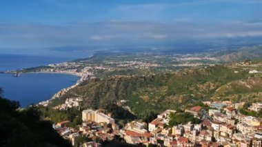 Taormina, Sicilya, İtalya. Taormina ve körfeze bakın..