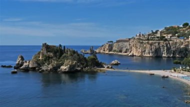 Taormina, Isola Bella, Sicilya, İtalya. Isola Bella, Taormina yakınlarında küçük bir adadır..