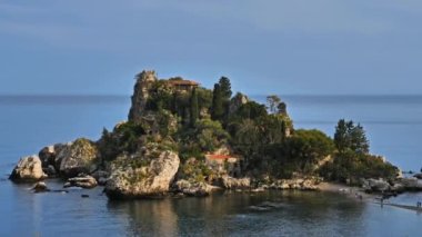 Taormina, Isola Bella, Sicilya, İtalya. Isola Bella, Taormina yakınlarında küçük bir adadır..